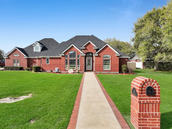 $599,000 | 520 Meadow Lane, Winnie, TX 77665