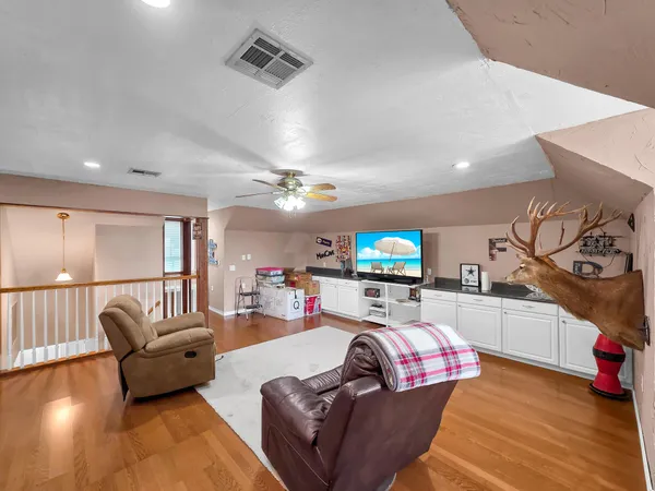 $575,000 | 520 Meadow Lane, Winnie, TX 77665