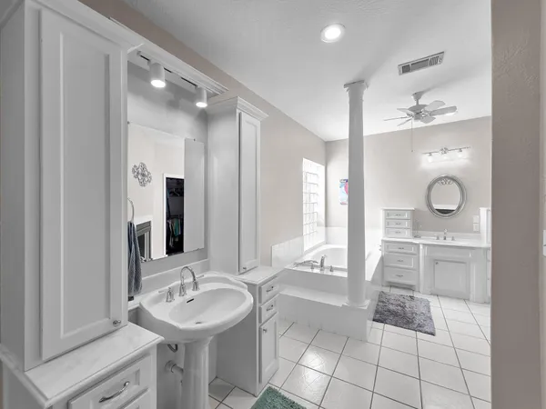$575,000 | 520 Meadow Lane, Winnie, TX 77665
