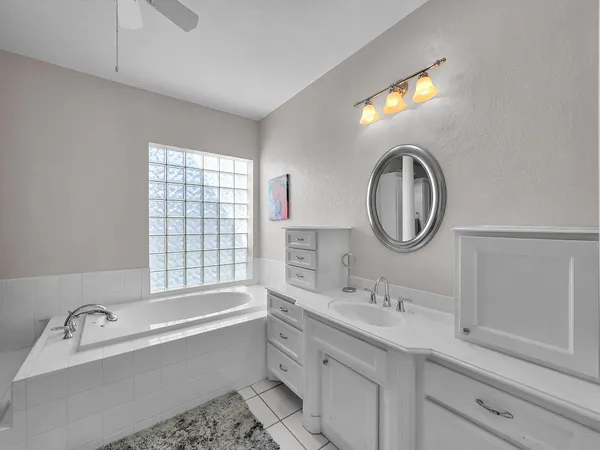 $575,000 | 520 Meadow Lane, Winnie, TX 77665