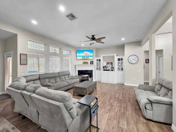 $575,000 | 520 Meadow Lane, Winnie, TX 77665