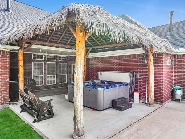 $575,000 | 520 Meadow Lane, Winnie, TX 77665