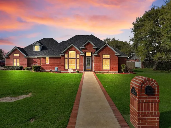 $559,000 | 520 Meadow Lane, Winnie, TX 77665