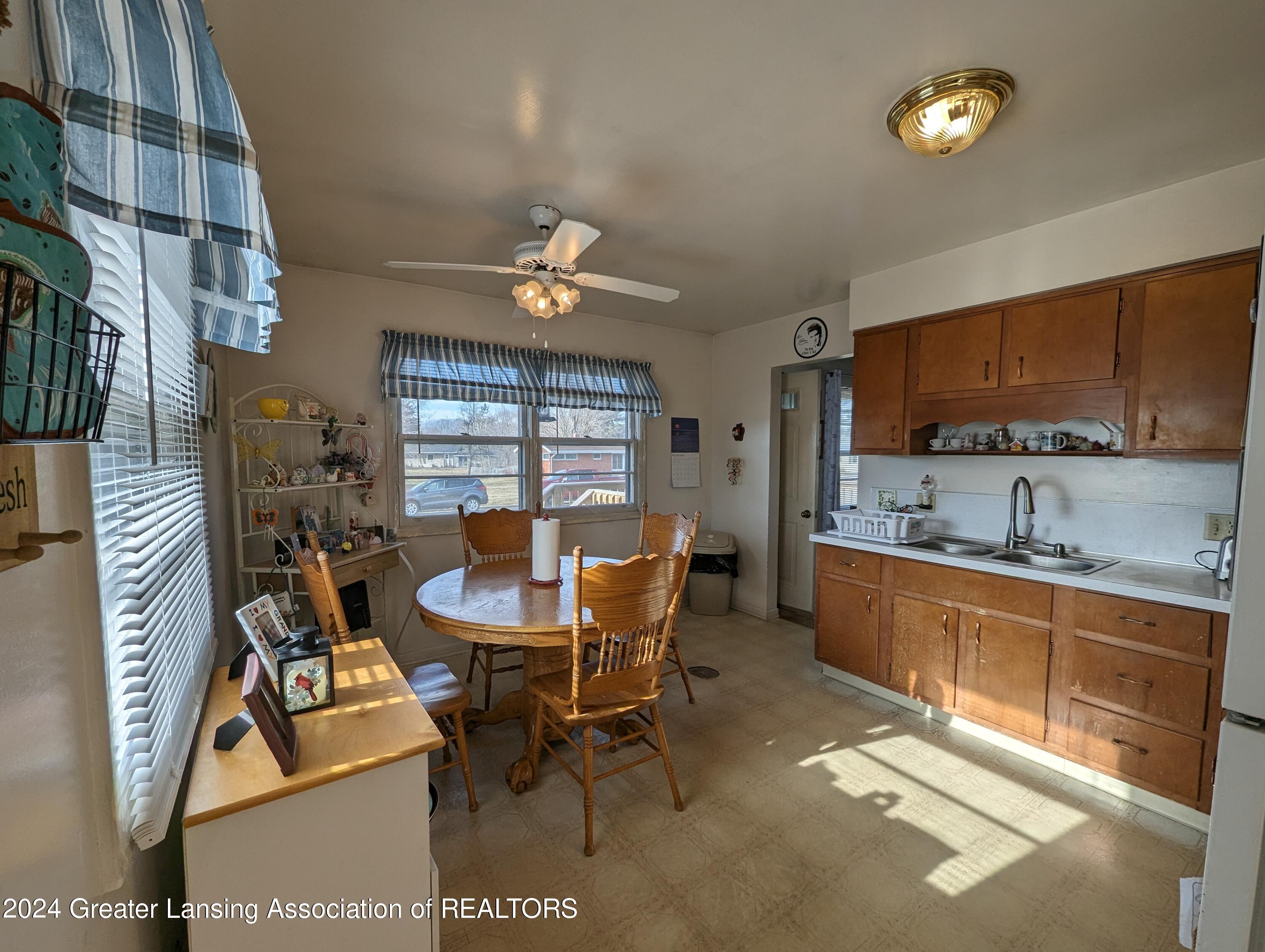 947 Riverside Drive Portland, MI 48875 - Photo 4 of 25 PXL_20240222_202701694