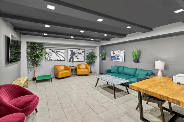 $950,000 | 11-12 44th Drive, Unit 3A | Long Island City