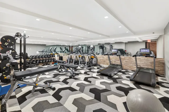 $950,000 | 11-12 44th Drive, Unit 3A | Long Island City