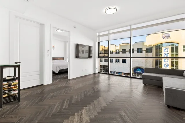 $950,000 | 11-12 44th Drive, Unit 3A | Long Island City