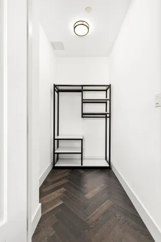 $950,000 | 11-12 44th Drive, Unit 3A | Long Island City