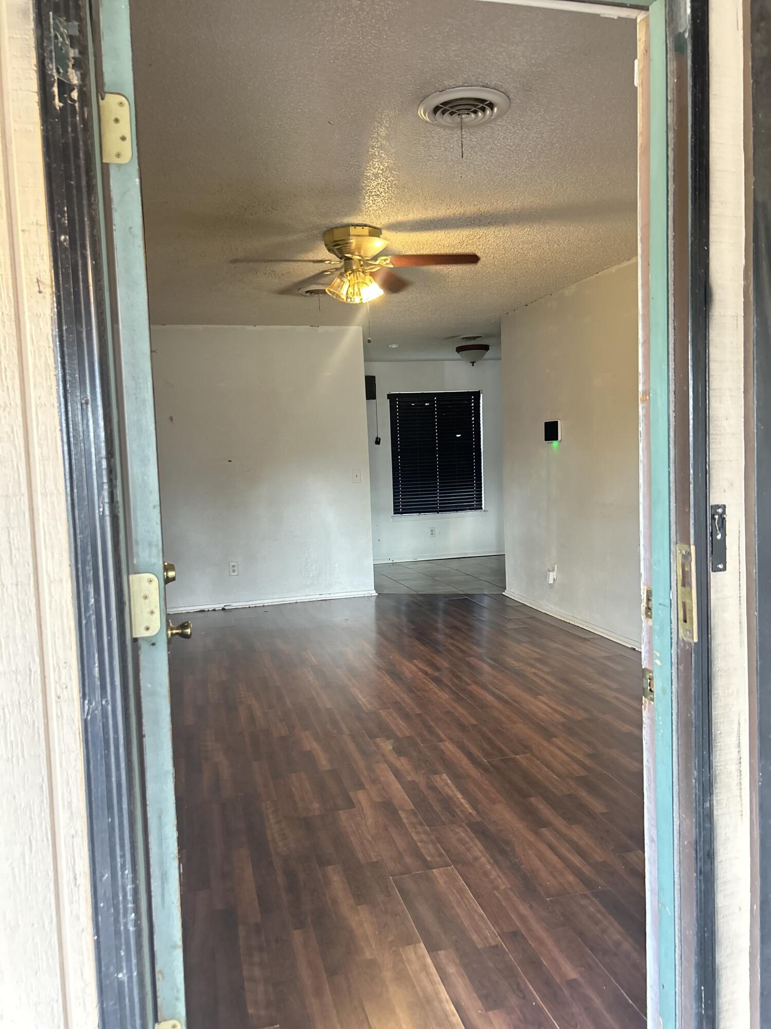 407 South Collins Avenue Tulia, TX 79088 - Photo 9 of 19 IMG_4784