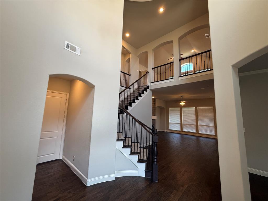 1101 Prairie Ridge Lane Arlington, TX 76005 - Photo 4 of 40