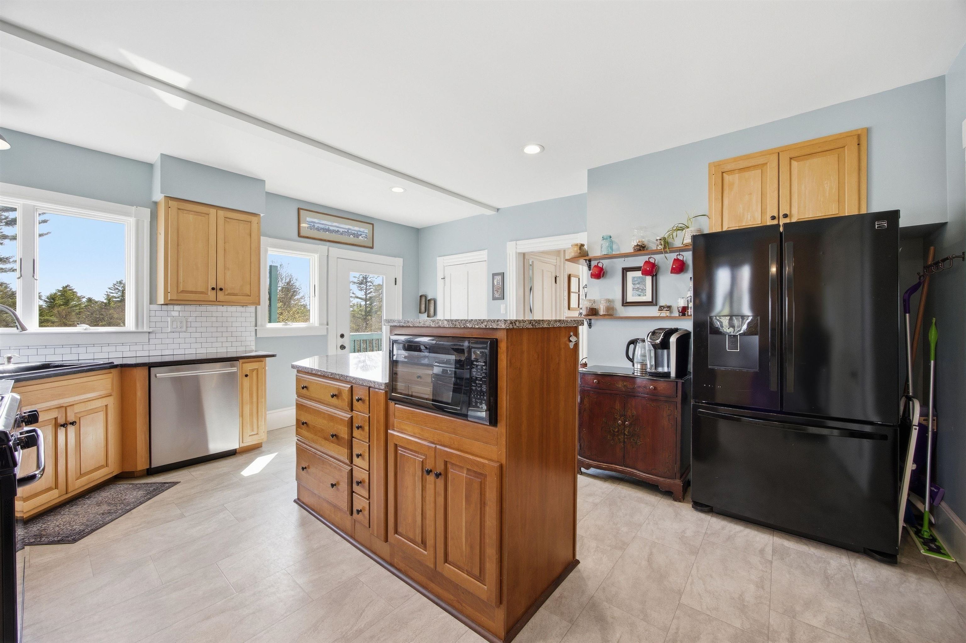 285 Pleasant Street Concord, NH 03301 - Photo 5 of 60