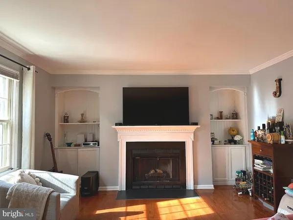 $3,300 | 6035 Crown Royal Circle, Alexandria, VA 22310