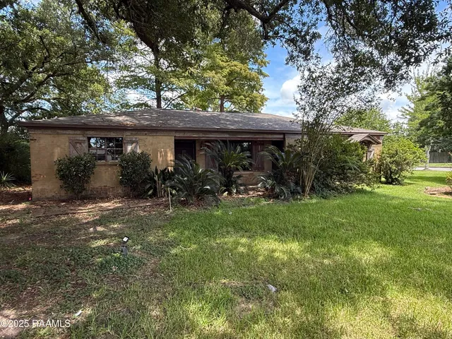 $1,400 | 417 East Broussard Road, Lafayette, LA 70503