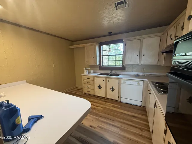 $1,400 | 417 East Broussard Road, Lafayette, LA 70503