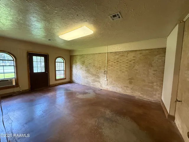 $1,400 | 417 East Broussard Road, Lafayette, LA 70503