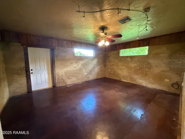 $1,400 | 417 East Broussard Road, Lafayette, LA 70503