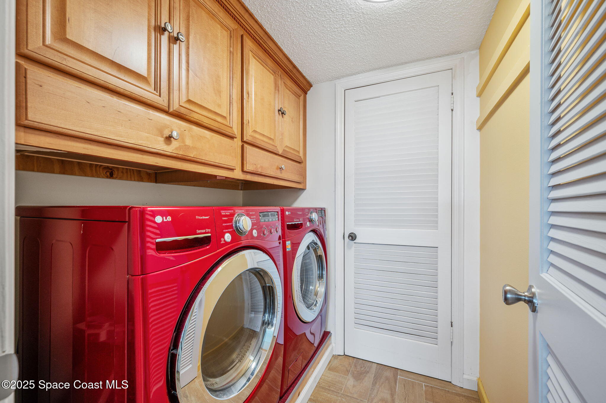2001 South Banana River Boulevard, Unit 319 Cocoa Beach, FL 32931 - Photo 33 of 45 a utility room with dryer and washer
