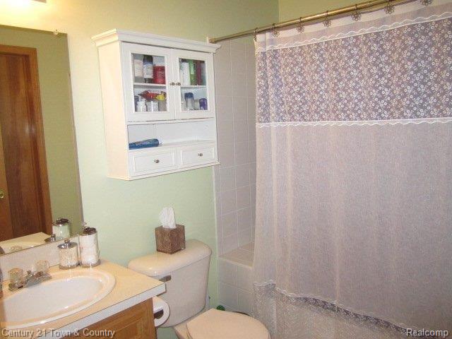 2172 Frazho Road, Unit 9 Warren, MI 48091 - Photo 8 of 10 BATH