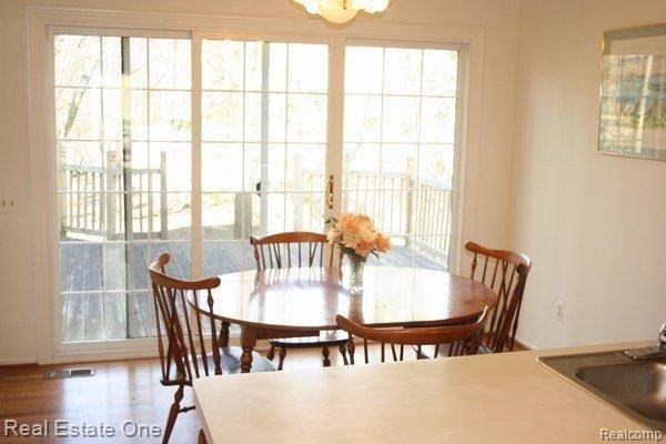 1301 Sandy Ridge Drive Rochester, MI 48306 - Photo 3 of 14 Dining Area