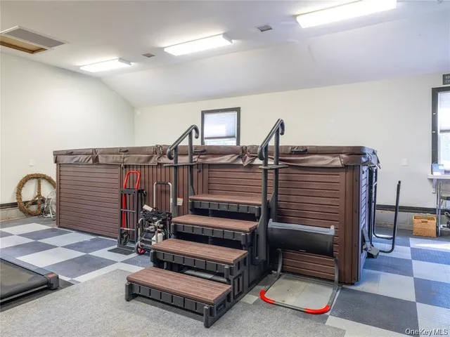 $1,950,000 | 3275 Skunk Lane, Cutchogue, NY 11935