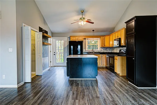 $349,900 | 17541 Highway 31 South, Henryville, IN 47126