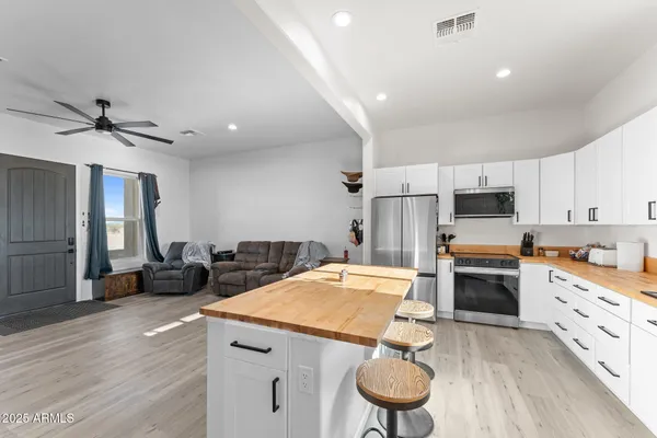 $899,000 | 49102 North 530th Drive, Aguila, AZ 85320