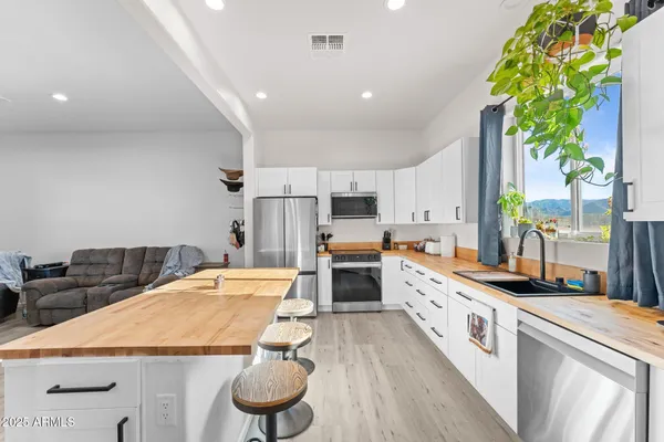 $899,000 | 49102 North 530th Drive, Aguila, AZ 85320