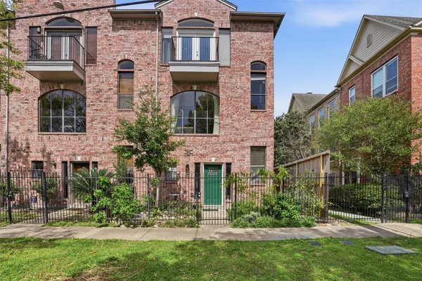 $339,000 | 2725 La Branch Street, Houston, TX 77004