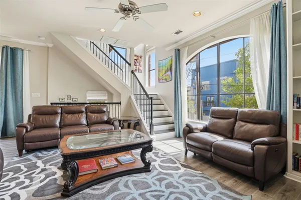 $339,000 | 2725 La Branch Street, Houston, TX 77004