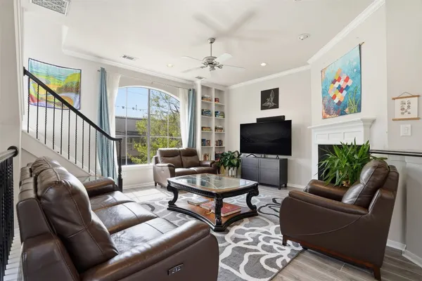 $339,000 | 2725 La Branch Street, Houston, TX 77004