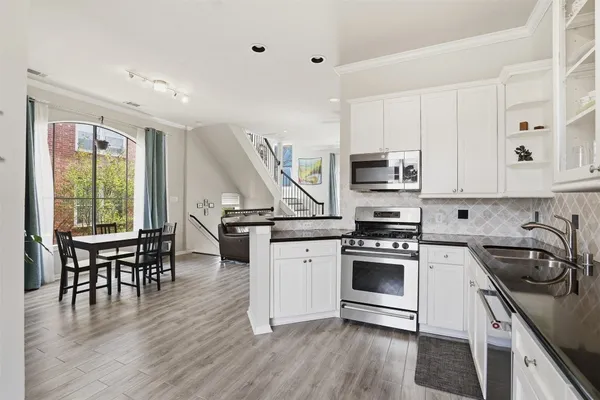 $339,000 | 2725 La Branch Street, Houston, TX 77004