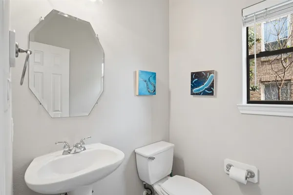 $339,000 | 2725 La Branch Street, Houston, TX 77004