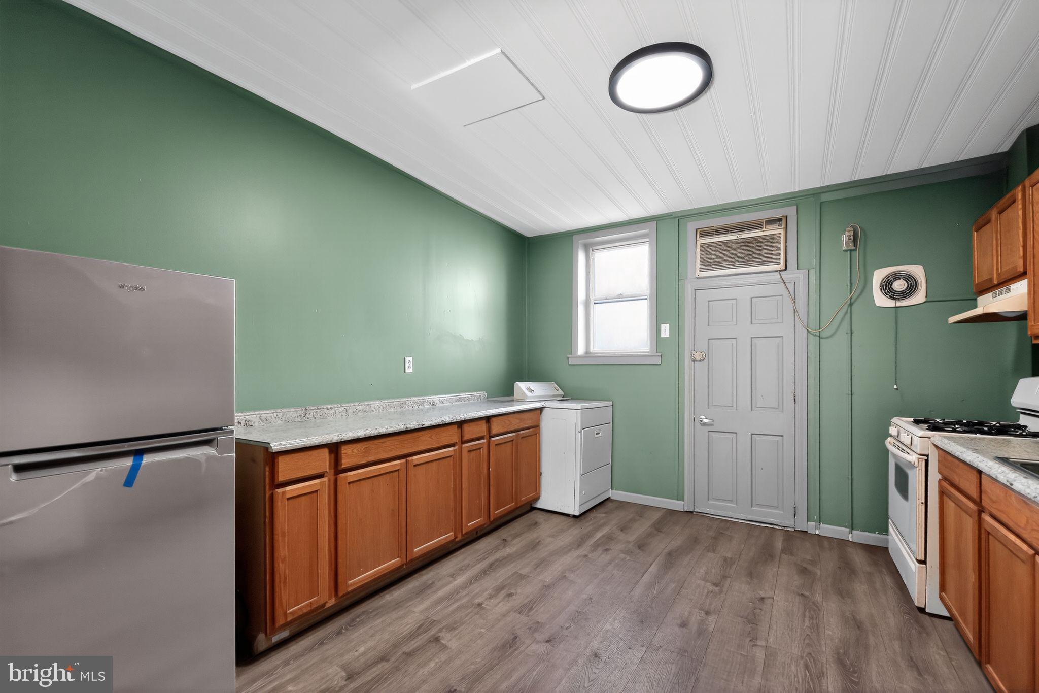 315 Fitzgerald Street Philadelphia, PA 19148 - Photo 3 of 15 a room with wooden floor and a sink
