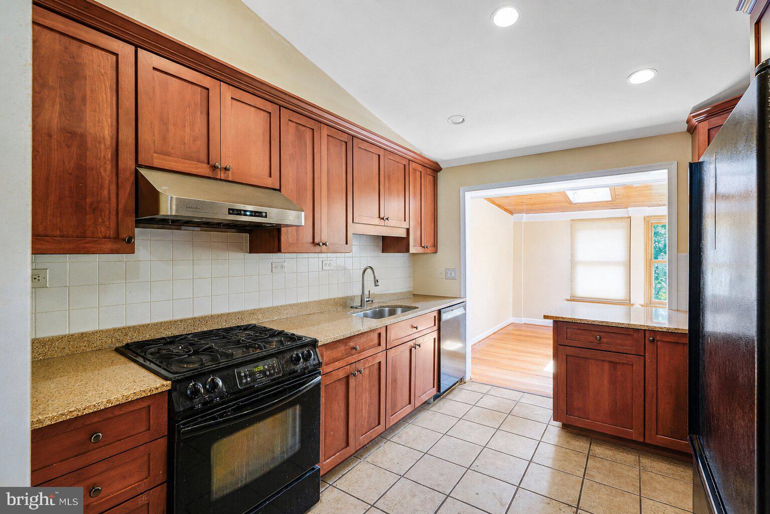 17313 Dowden Way Poolesville, MD 20837 - Photo 2 of 9