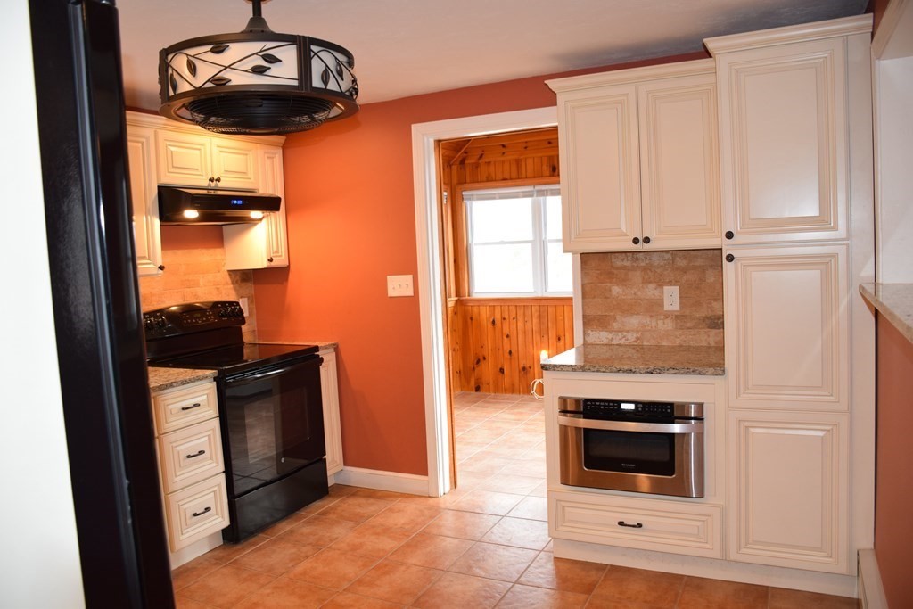 83 Roberts Road Ashland, MA 01721 - Photo 4 of 24 Gallery Image 4