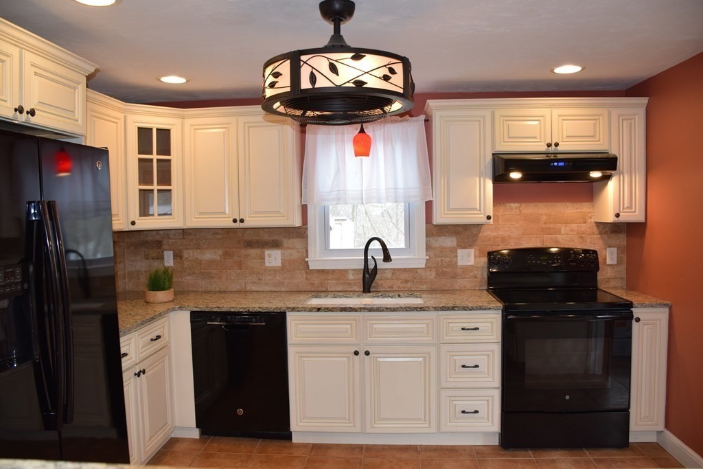 83 Roberts Road Ashland, MA 01721 - Photo 5 of 24 Gallery Image 5
