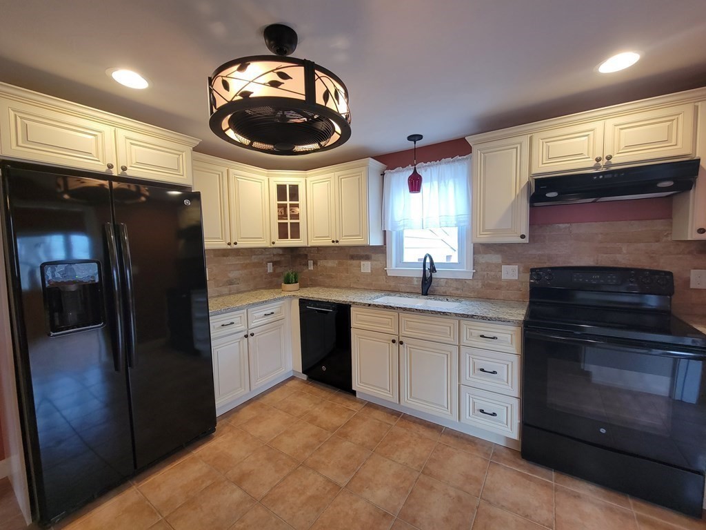 83 Roberts Road Ashland, MA 01721 - Photo 7 of 24 Gallery Image 7