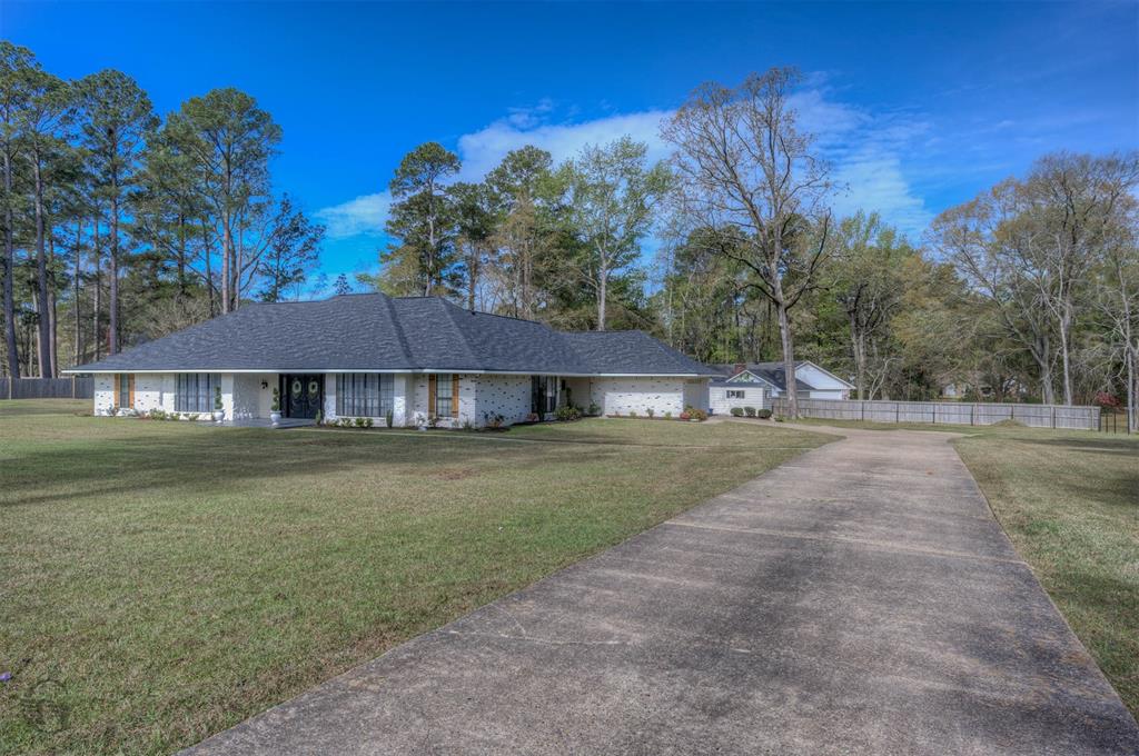 6826 North Club Loop Shreveport, LA 71107 - Photo 1 of 33
