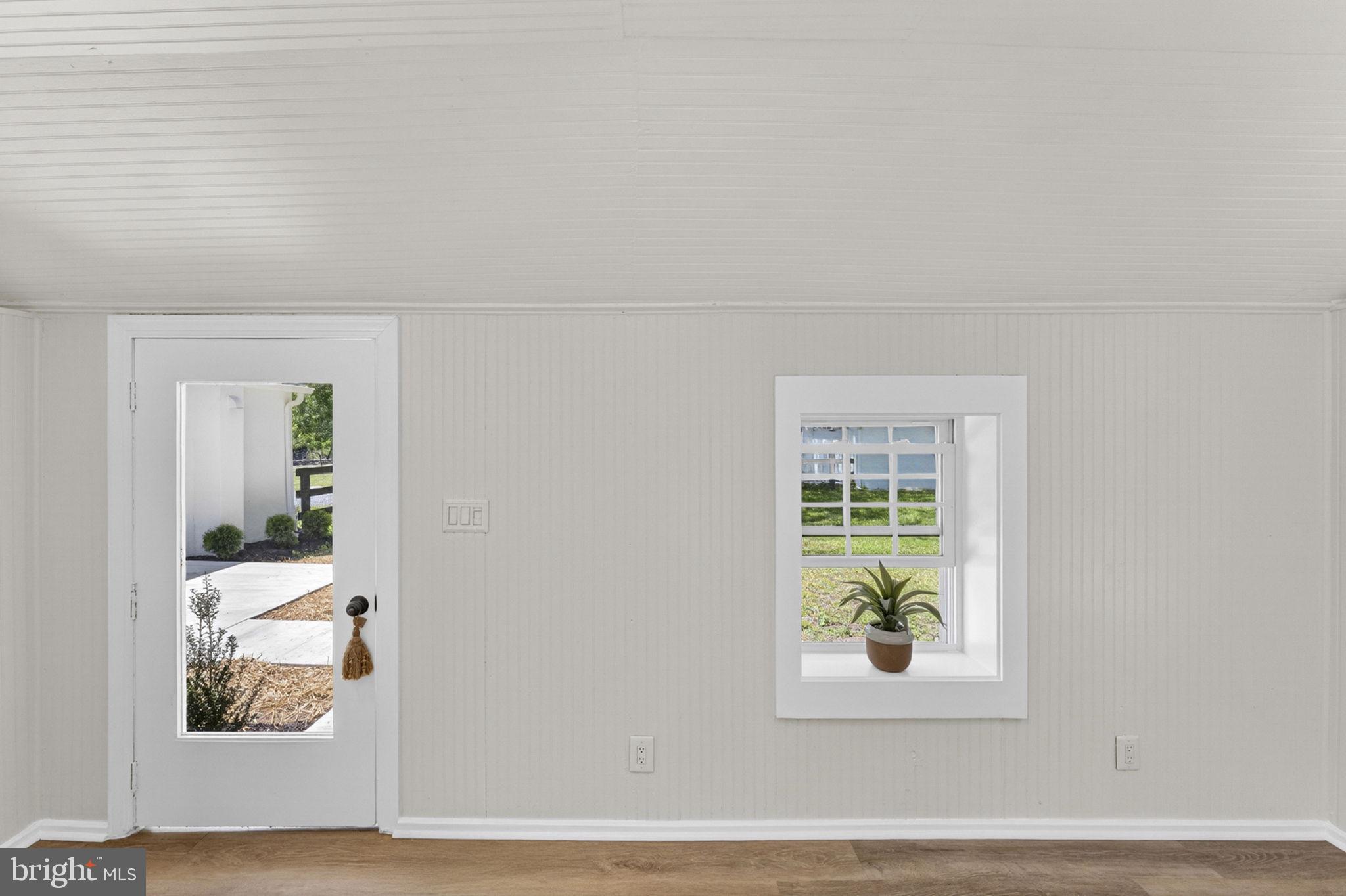 33960 Welbourne Road Upperville, VA 20184 - Photo 40 of 43 Bright and airy entryway charm.