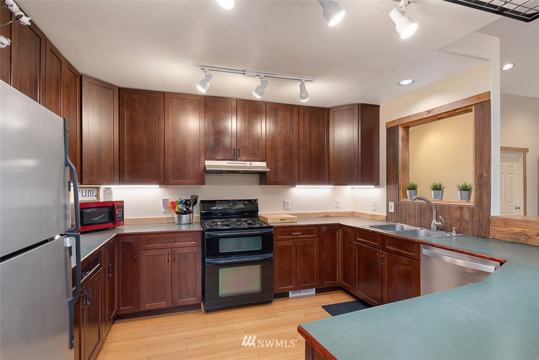 3948 Bay Road Ferndale, WA 98248 - Photo 13 of 37