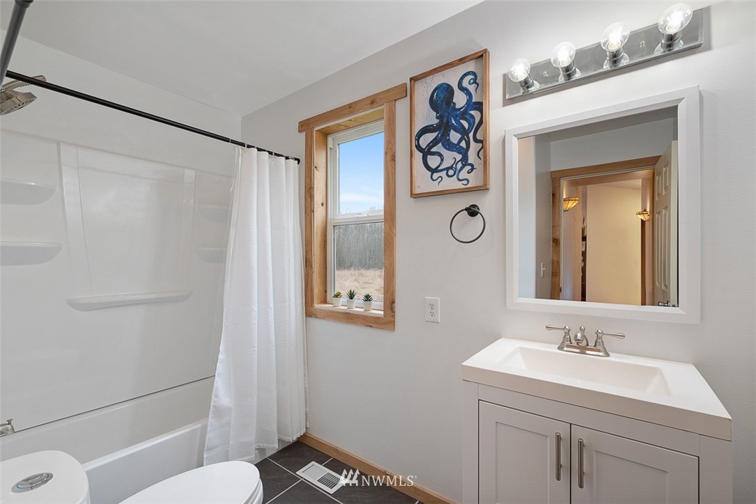 3948 Bay Road Ferndale, WA 98248 - Photo 21 of 37