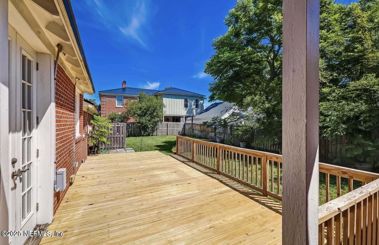 2545 Hendricks Avenue Jacksonville, FL 32207 - Photo 43 of 45 a view of a balcony with an outdoor space