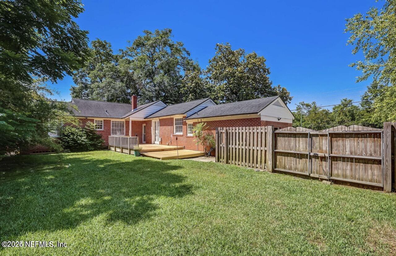 2545 Hendricks Avenue Jacksonville, FL 32207 - Photo 44 of 45 a front view of a house with garden