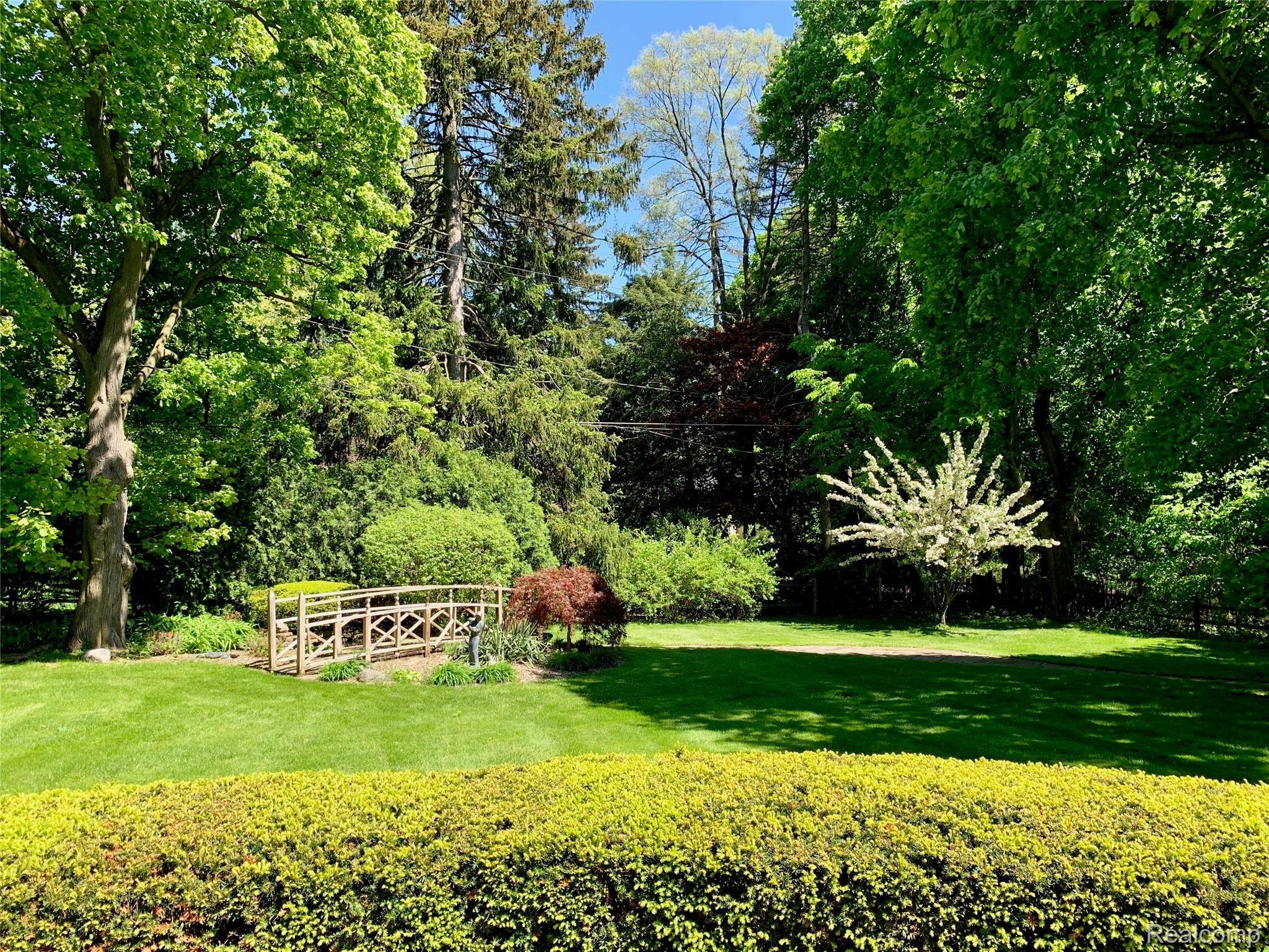 1580 Tottenham Road Bloomfield Hills, MI 48301 - Photo 41 of 48 Private back yard!