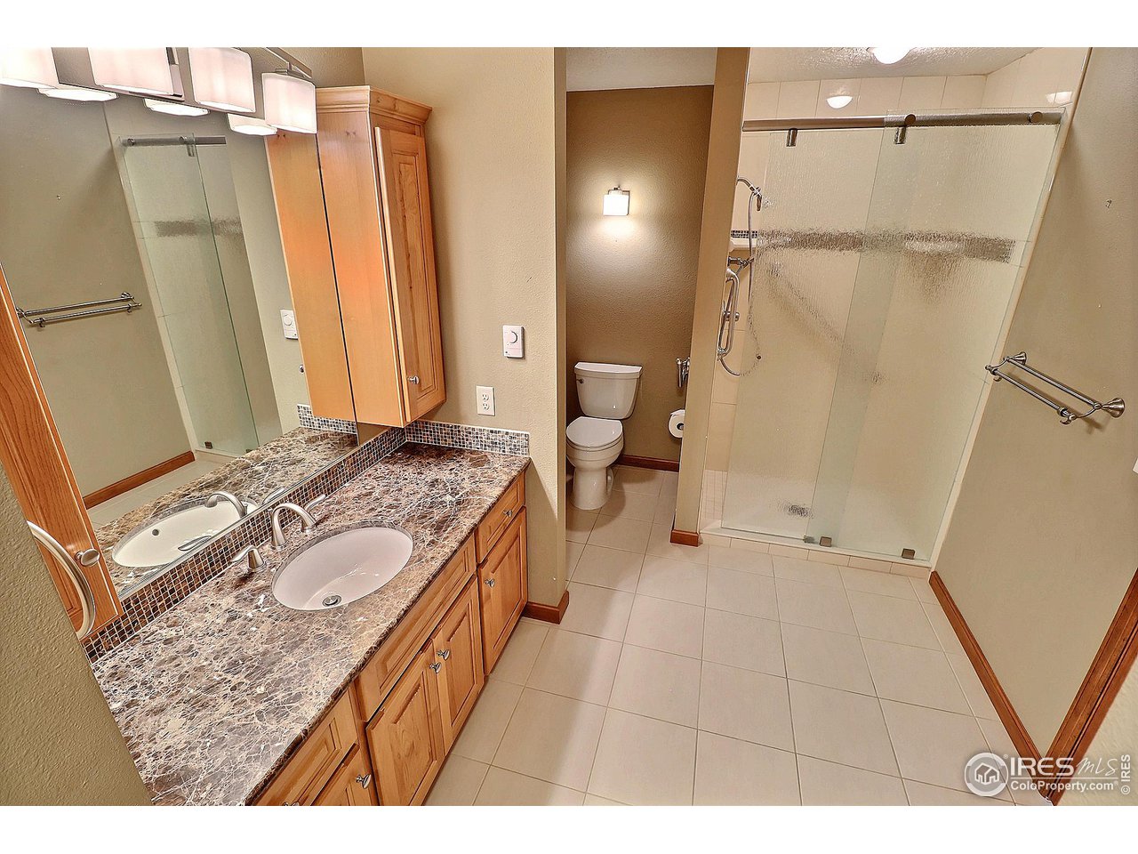 1903 Homestead Road Greeley, CO 80634 - Photo 20 of 36 Shared main floor bath