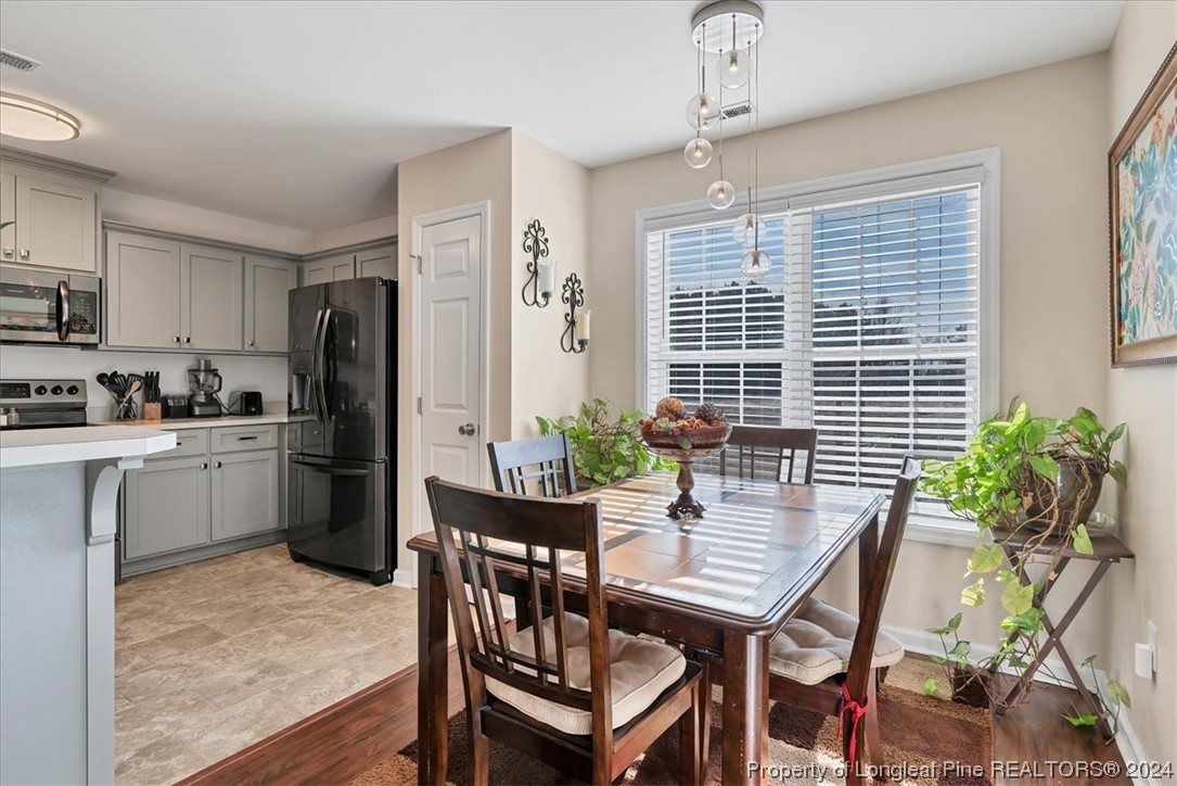 623 Hammonds Road Lumberton, NC 28360 - Photo 18 of 39 a dining room with furniture and window