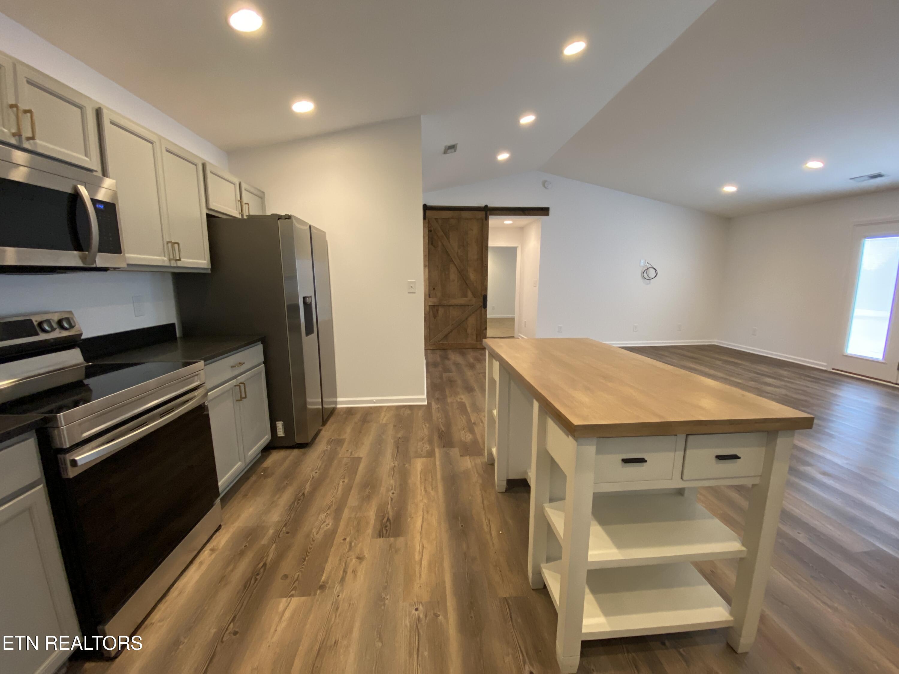 6534 Colossal Lane Corryton, TN 37721 - Photo 15 of 35 Kitchen