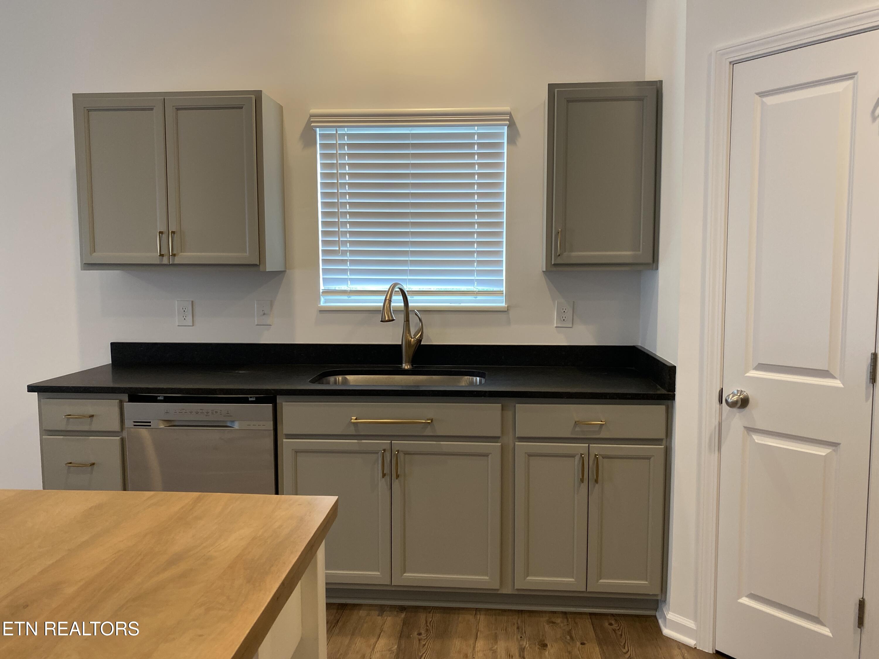 6534 Colossal Lane Corryton, TN 37721 - Photo 17 of 35 Kitchen