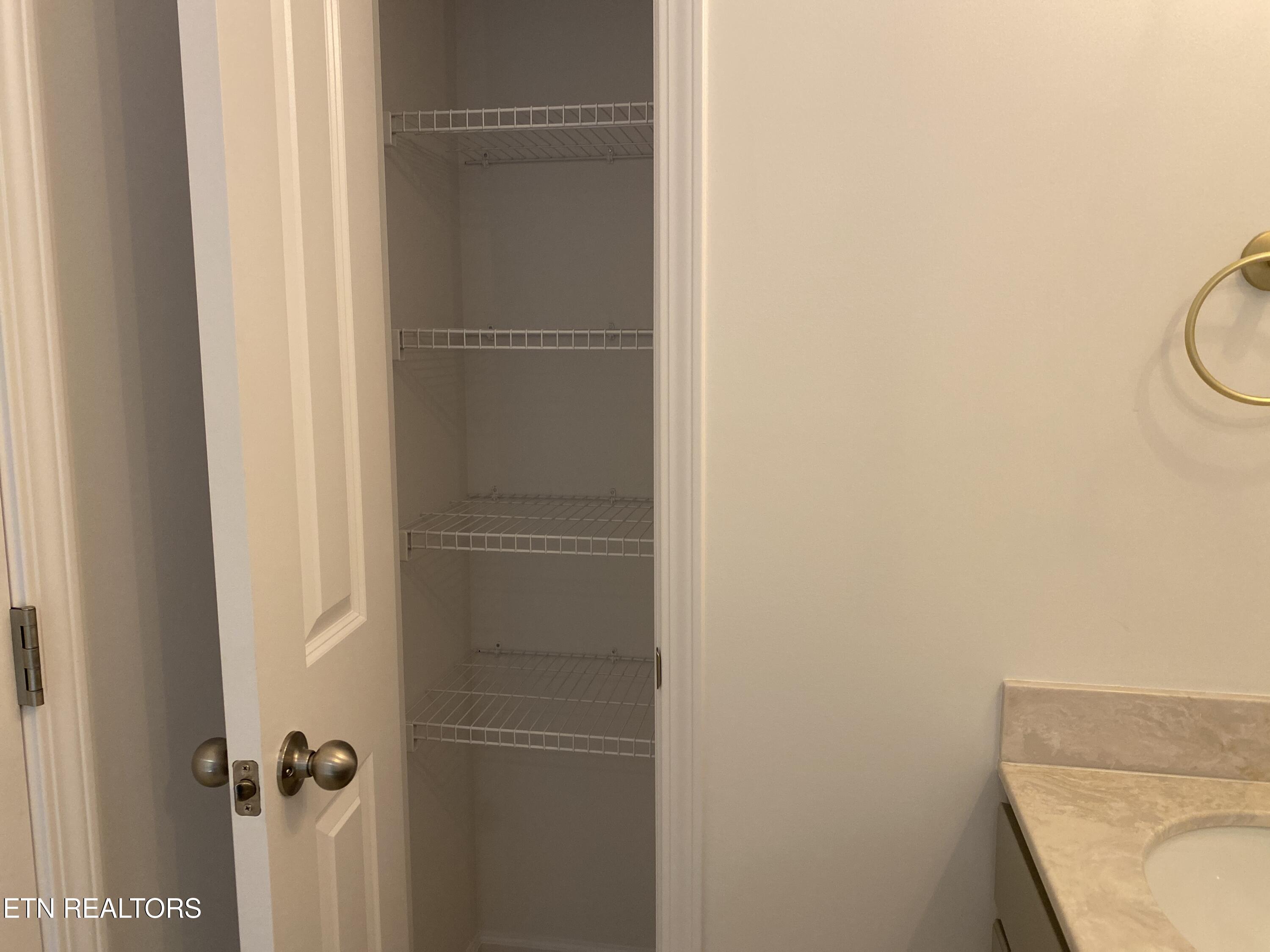 6534 Colossal Lane Corryton, TN 37721 - Photo 25 of 35 Bathroom Linen