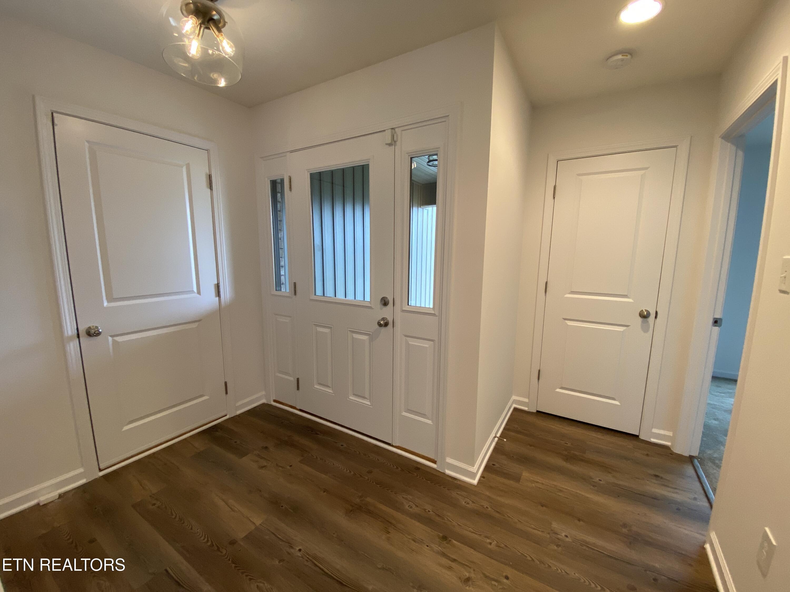 6534 Colossal Lane Corryton, TN 37721 - Photo 4 of 35 Foyer